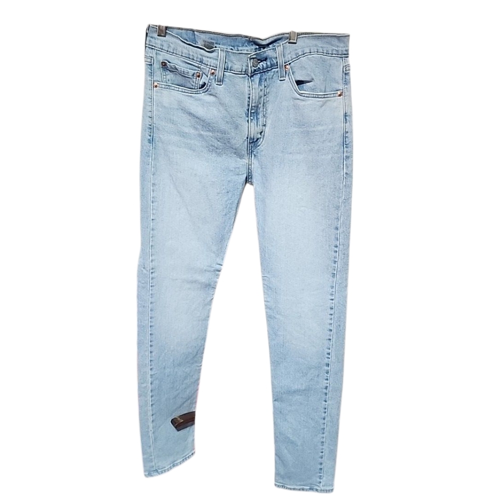 Levis  Men 510 Light Wash Jeans. Size 32x34